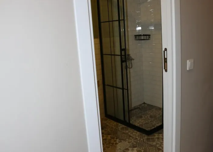 Zoom Отель Eskiomerler